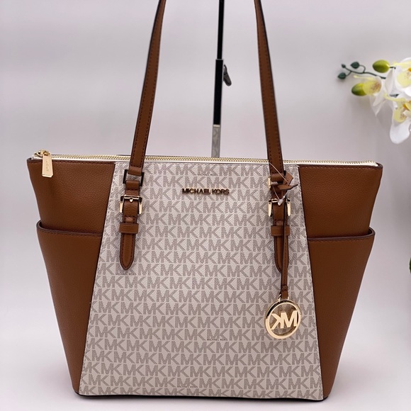 Michael Kors Charlotte Tote Vanilla - Picture 9 of 9